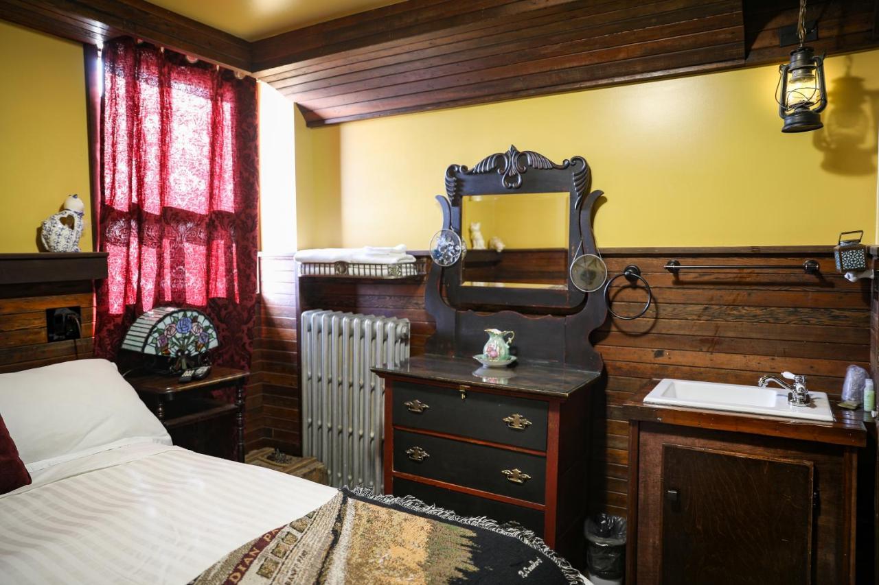The Cochrane Rockyview Hotel Екстер'єр фото