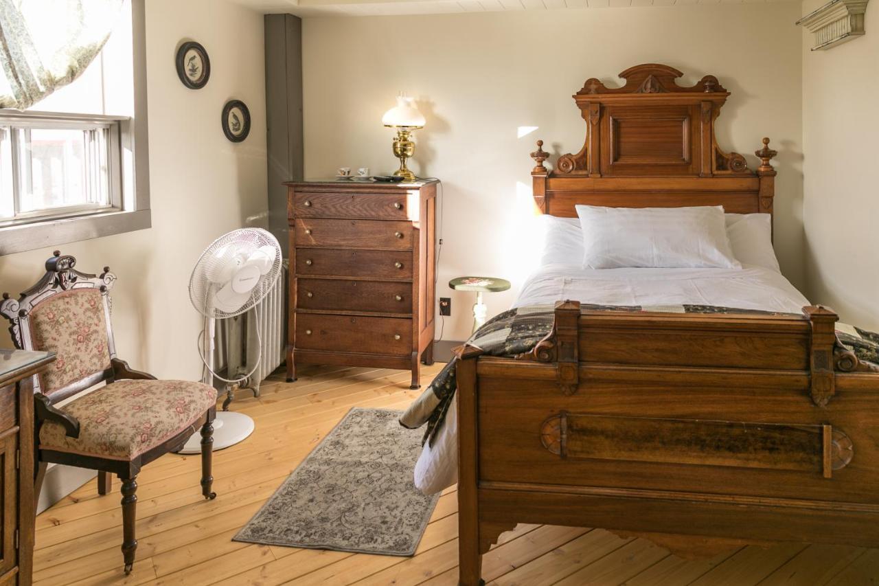 The Cochrane Rockyview Hotel Екстер'єр фото