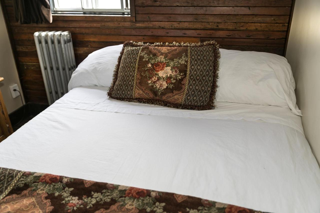 The Cochrane Rockyview Hotel Екстер'єр фото
