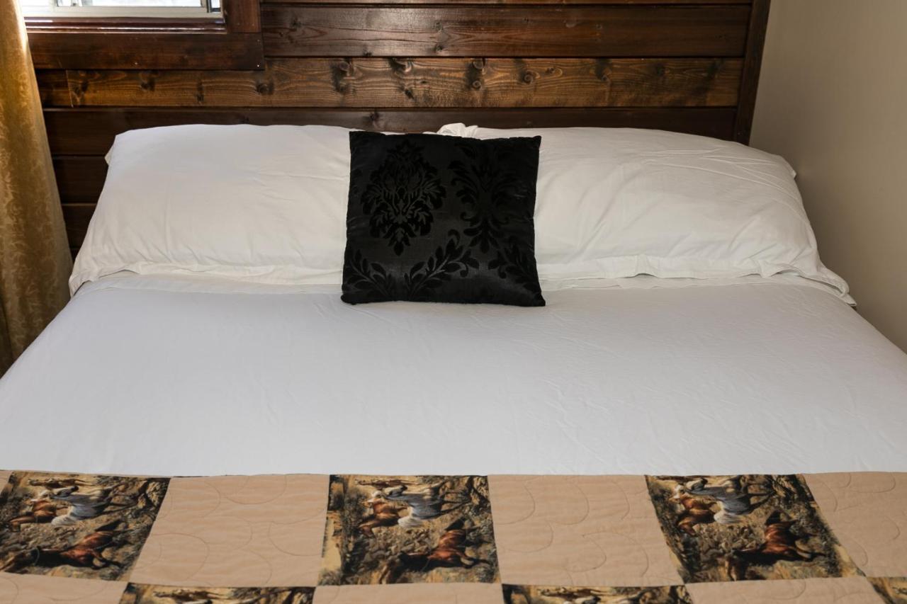 The Cochrane Rockyview Hotel Екстер'єр фото