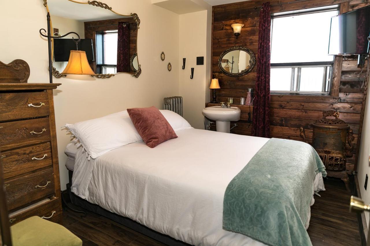 The Cochrane Rockyview Hotel Екстер'єр фото