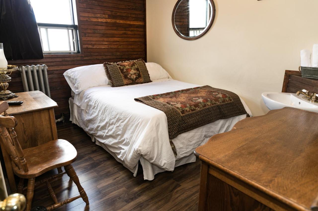 The Cochrane Rockyview Hotel Екстер'єр фото