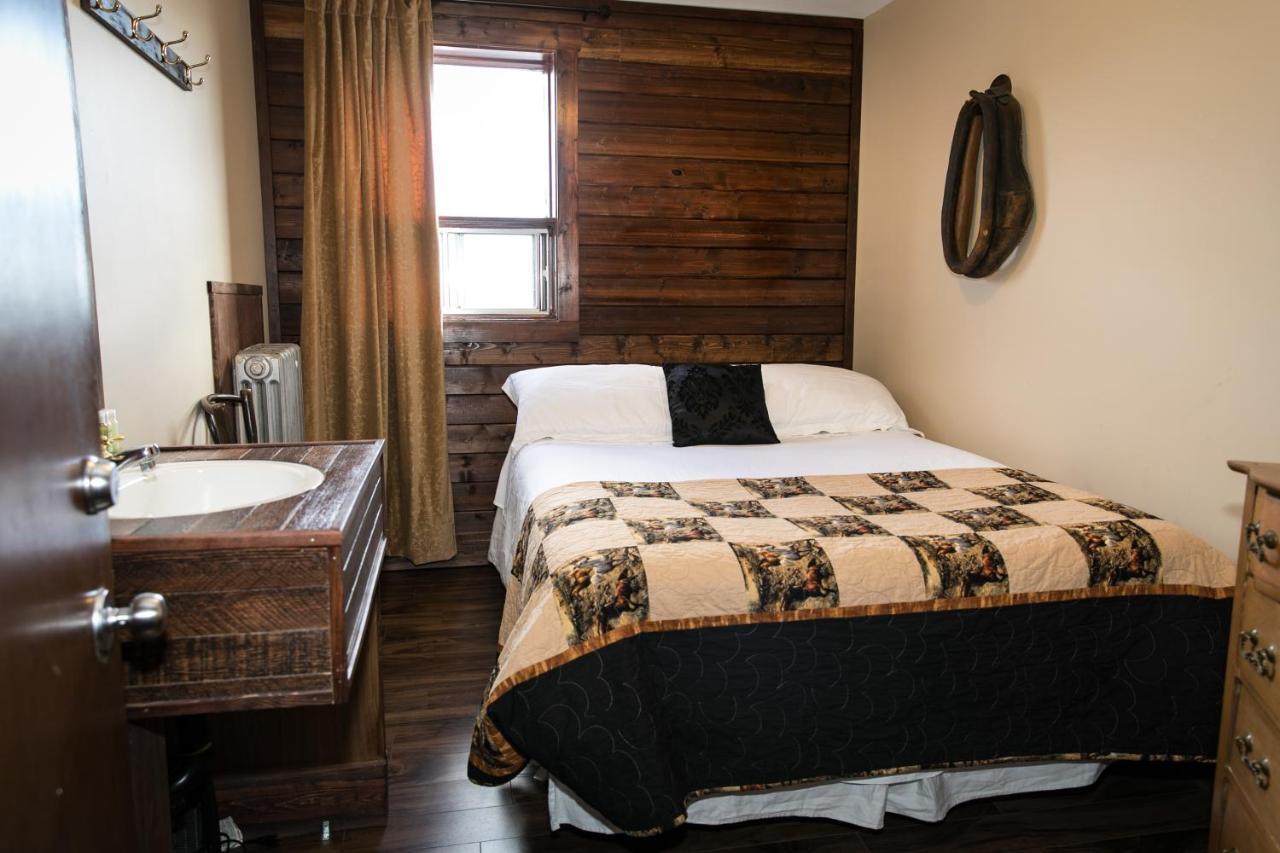 The Cochrane Rockyview Hotel Екстер'єр фото