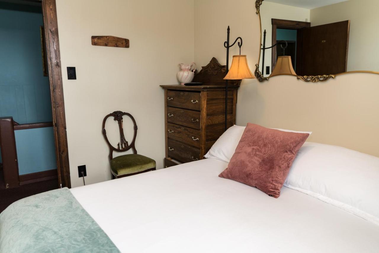 The Cochrane Rockyview Hotel Екстер'єр фото